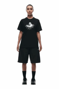 GEMS T-SHIRT BLACK(Gems T Shirt Black) 11 GEMS T-SHIRT BLACK(Gems T Shirt Black) -6PM Store 0158 2406 6PM ECOM COLLECTION 2 LOOK 07 12349 min