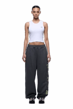 SUPER WIDE JOGGER GREY CAMO(Super Wide Jogger Grey Camo) -6PM Store 1337x2005 6PM Spring 0156 250310 6PM ECOM LOOK 02 128 min