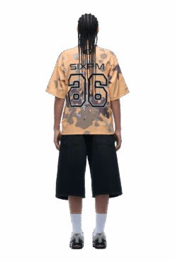 CAMO JERSEY BURRO(Camo Jersey Burro) -6PM Store 1337x2005 px 6PM 0024 250630 6PM ECOM LOOK 05 1700 min