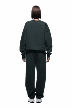 CREWNECK DARK EMERALD(Crewneck Dark Emerald) 15 CREWNECK DARK EMERALD(Crewneck Dark Emerald) -6PM Store 2500x1337 6pm 0012 241004 6PM Ecom Look 36 2010 min