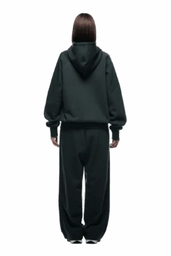 HOODIE DARK EMERALD(Hoodie Dark Emerald) 15 HOODIE DARK EMERALD(Hoodie Dark Emerald) -6PM Store 2500x1337 6pm 0030 241004 6PM Ecom Look 33 1957 min