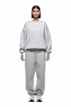 CREWNECK SMOKE GREY(Crewneck Smoke Grey) -6PM Store 2500x1337 6pm 0050 241004 6PM Ecom Look 30 1770 min