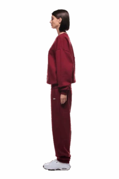 CREWNECK WINE RED(Crewneck Wine Red) -6PM Store 2500x1337 6pm 0085 241004 6PM Ecom Look 24 1531 min