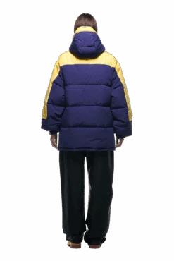 COACH PUFFER COAT BLUE(Coach Puffer Coat Blue) -6PM Store 2500x1337 6pm 0187 241004 6PM Ecom Look 06 0638 min