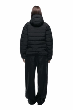 LIGHT PUFFER JACKET BLACK(Light Puffer Jacket Black) -6PM Store 2500x1337 6pm 0211 241004 6PM Ecom Look 03 0525 min