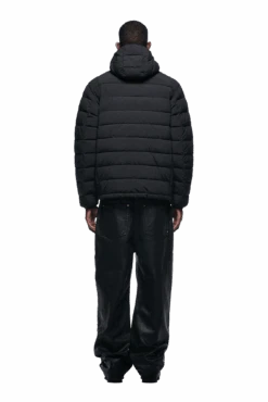 LIGHT PUFFER JACKET BLACK(Light Puffer Jacket Black) -6PM Store 2500x1337 6pm 0214 241004 6PM Ecom Look 03 0271 min