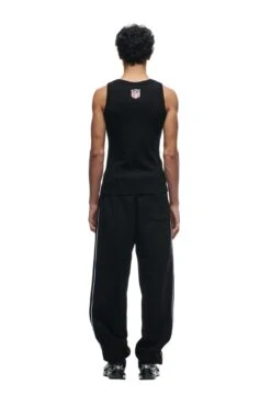 SHIELD LOGO TANKTOP(Shield Logo Tanktop) -6PM Store 2673x4009px 6pm NFL ECOM 0013 20231024 6PM NFL ECOM LOOK 20 1150