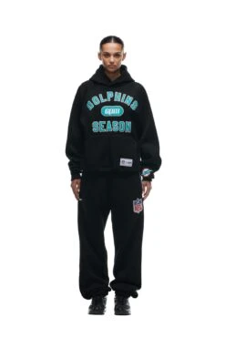 DOLPHINS SEASON HOODIE(Dolphins Season Hoodie) -6PM Store 2673x4009px 6pm NFL ECOM 0021 20231024 6PM NFL ECOM LOOK 19 1087