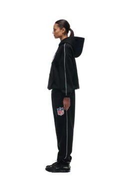 SHIELD LOGO HOODIE BLACK(Shield Logo Hoodie Black) 12 SHIELD LOGO HOODIE BLACK(Shield Logo Hoodie Black) -6PM Store 2673x4009px 6pm NFL ECOM 0050 20231024 6PM NFL ECOM LOOK 14 809