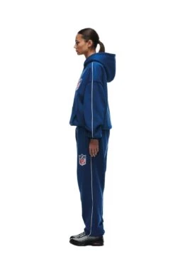 SHIELD LOGO HOODIE BLUE(Shield Logo Hoodie Blue) 12 SHIELD LOGO HOODIE BLUE(Shield Logo Hoodie Blue) -6PM Store 2673x4009px 6pm NFL ECOM 0111 20231024 6PM NFL ECOM LOOK 06 361