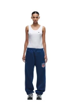 SHIELD LOGO JOGGER BLUE(Shield Logo Jogger Blue) -6PM Store 2673x4009px 6pm NFL ECOM 0117 20231024 6PM NFL ECOM LOOK 04 244