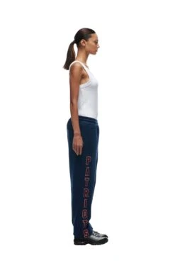 PATRIOTS SEASON JOGGER(Patriots Season Jogger) 16 PATRIOTS SEASON JOGGER(Patriots Season Jogger) -6PM Store 2673x4009px 6pm NFL ECOM 0134 20231024 6PM NFL ECOM LOOK 01 95