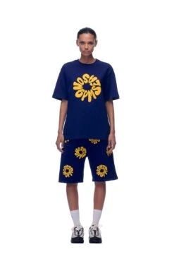 T-SHIRT FLOWER NAVY(T Shirt Flower Navy) -6PM Store 2673x4009px 6pm V2 0001s 0031 20230530 6PM ECOM Look 14 0593
