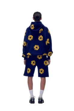 FLOWER HOODIE NAVY(Hoodie Aop Navy) -6PM Store 2673x4009px 6pm V2 0001s 0107 20230530 6PM ECOM Look 02 0149