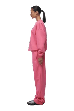 CREWNECK HOT PINK(Crewneck Hot Pink) -6PM Store 2673x4009px 0094 6PM ECOM Look 56 0939 min