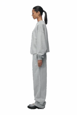 CREWNECK GREY MELANGE(Crewneck Grey Melange) 14 CREWNECK GREY MELANGE(Crewneck Grey Melange) -6PM Store 2673x4009px 0154 6PM ECOM Look 36 0629 min