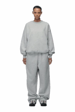 CREWNECK GREY MELANGE(Crewneck Grey Melange) 13 CREWNECK GREY MELANGE(Crewneck Grey Melange) -6PM Store 2673x4009px 0155 6PM ECOM Look 36 0627 min