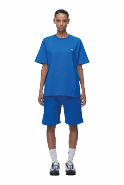 T-SHIRT PRINCESS BLUE(T Shirt Princess Blue) -6PM Store 2673x4009px 0221 6PM ECOM Look 14 0268 min