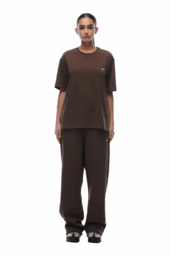 T-SHIRT CHOCOLATE BROWN(23n05 1300 907 Tlogo) -6PM Store t shirt brown 4 min